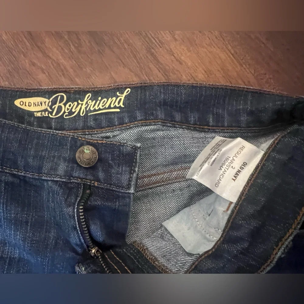 Old Navy 3” Boyfriend Denim Short Size 2 - Picture 6 of 6